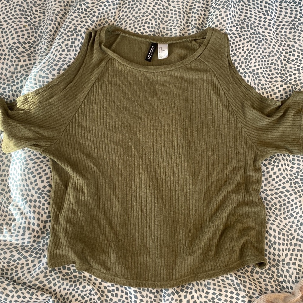 H&M Open Shoulder Top - Picture 5 of 5